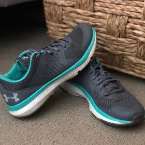 Under Armour Sneakers